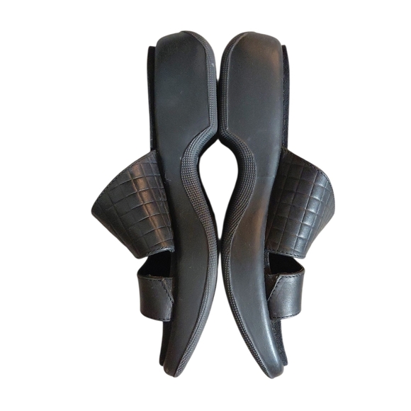 Dansko Black Women's Sandals - Picture 7 of 12